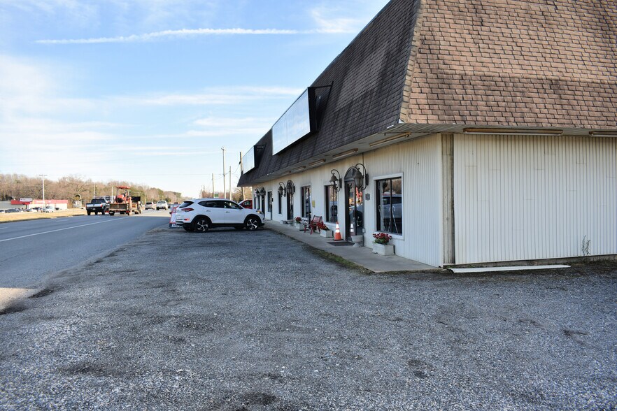 More Photos Of 28967 Three Notch Rd, Mechanicsville Freestanding For Lease