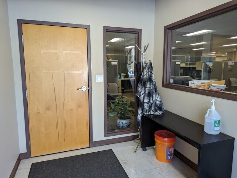 More Photos Of 52 Connecticut Ave, South Windsor Light Manufacturing For Lease