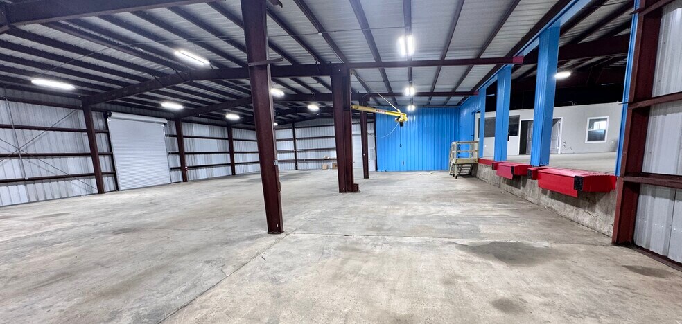 More Photos Of 2001 Zapata St, Freeport Manufacturing For Lease