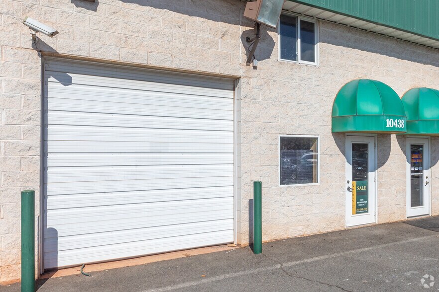 More Photos Of 10424-10438 Business Center Ct, Manassas Warehouse For Lease