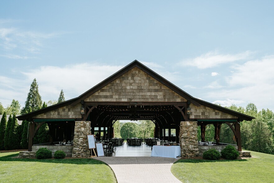 More Photos Of 2173 Wilkesboro Hwy, Statesville Sports And Entertainment For Sale