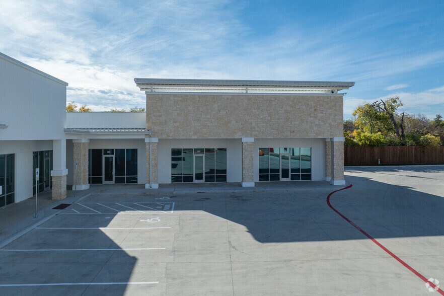 More Photos Of 325 N Saginaw Blvd, Saginaw Storefront Retail Office For Lease