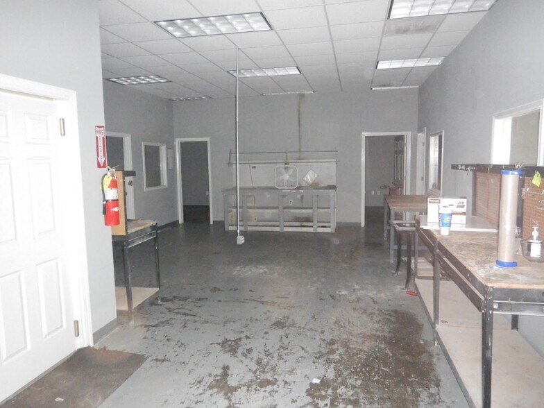 More Photos Of 6530 Supply Row, Houston Warehouse For Lease