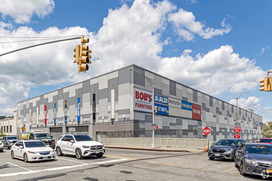 Primary Photo Of 171 W 230th St, Bronx Freestanding For Lease