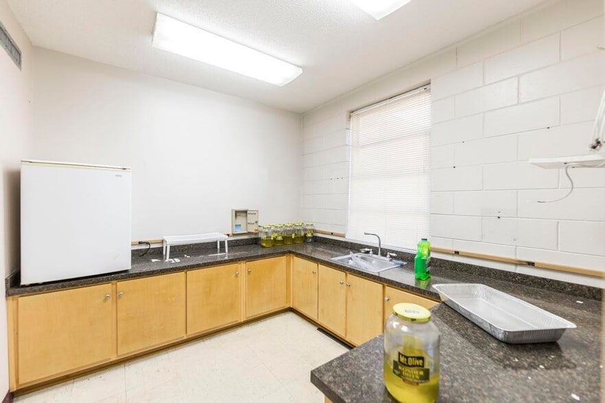 More Photos Of 2270 Shurling Dr, Macon-Bibb Religious Facility For Sale