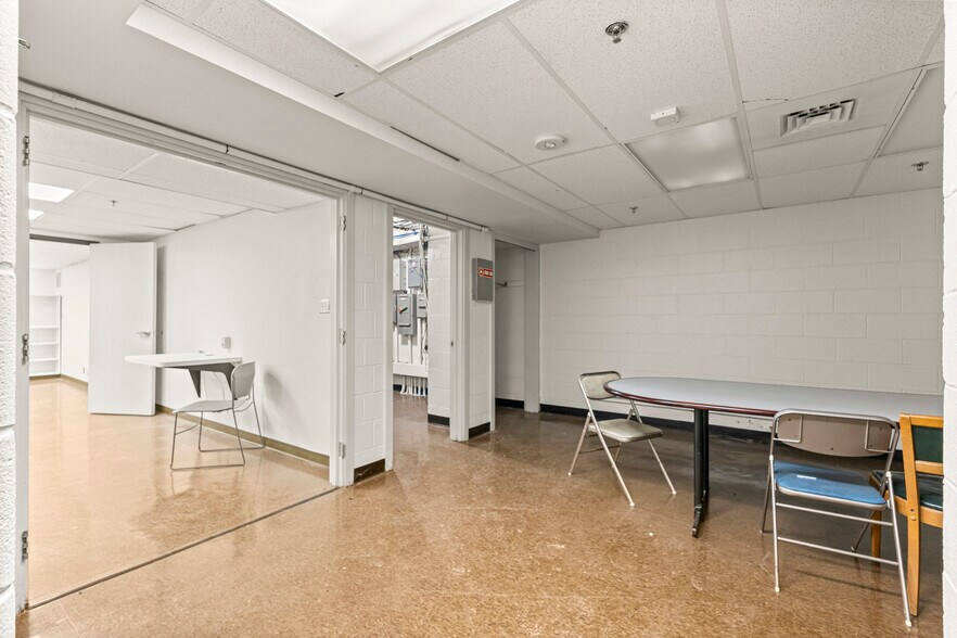 More Photos Of 23700 Goddard Rd, Taylor Bank For Lease