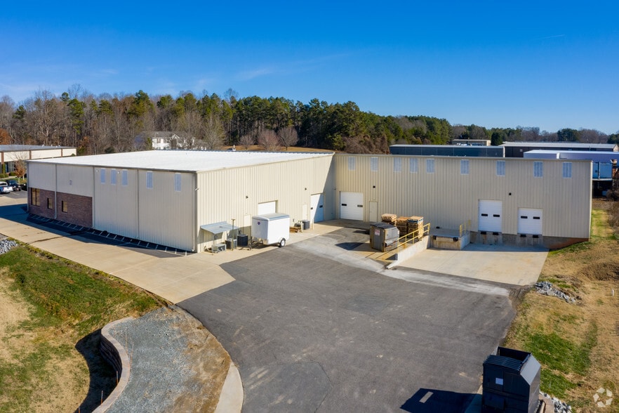 More Photos Of 129 Oakpark Dr, Mooresville Light Manufacturing For Lease