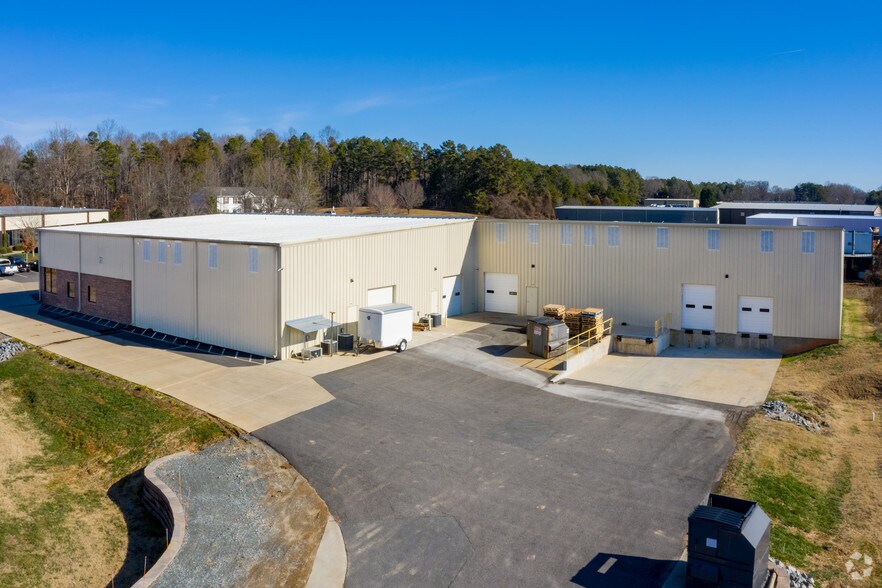 More Photos Of 129 Oakpark Dr, Mooresville Light Manufacturing For Lease