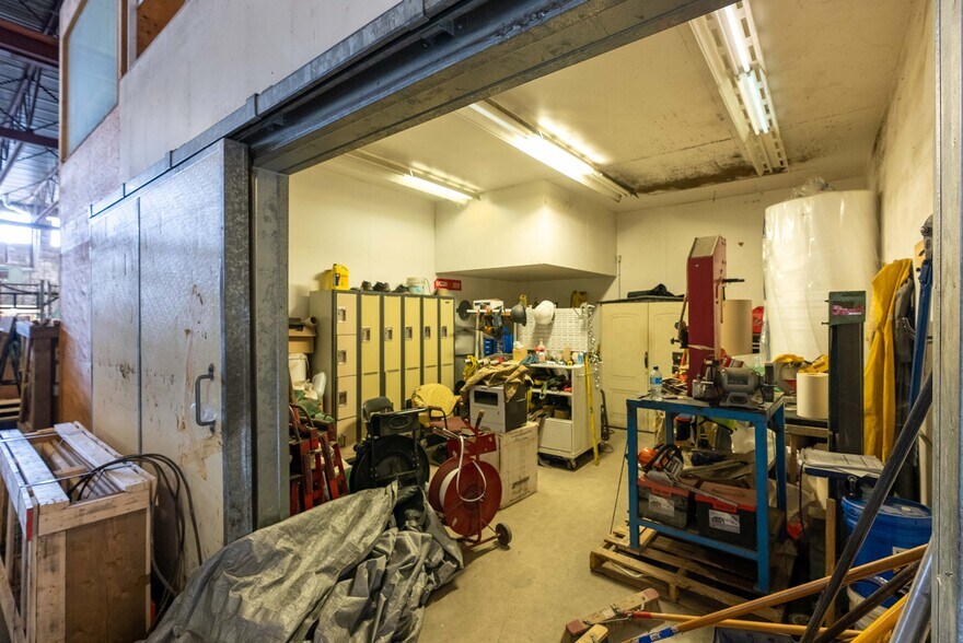 More Photos Of 5744 198 St, Langley Warehouse For Lease