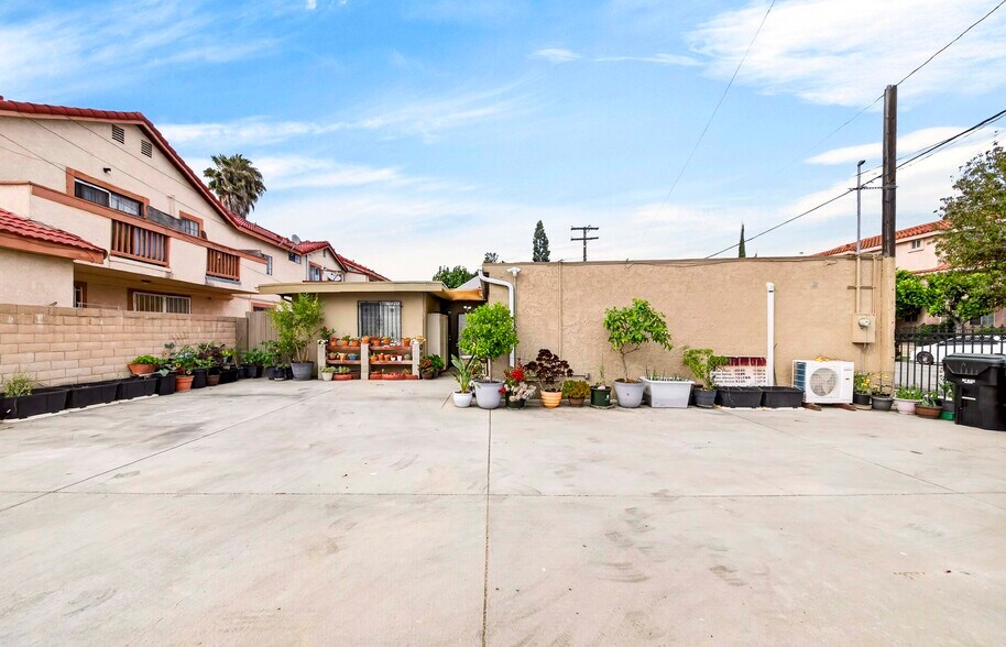 More Photos Of 13809 Funston Ave, Norwalk Flex For Sale