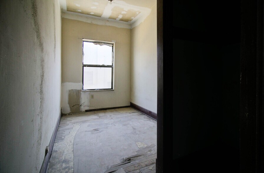 More Photos Of 155 S Miami Ave, Miami Storefront Retail Residential For Sale