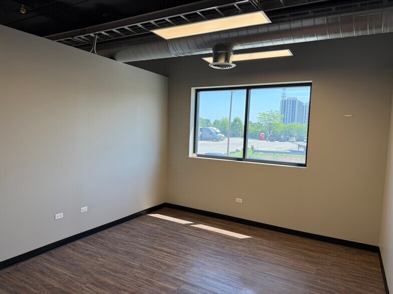 More Photos Of 929 Childs St, Wheaton Warehouse For Lease