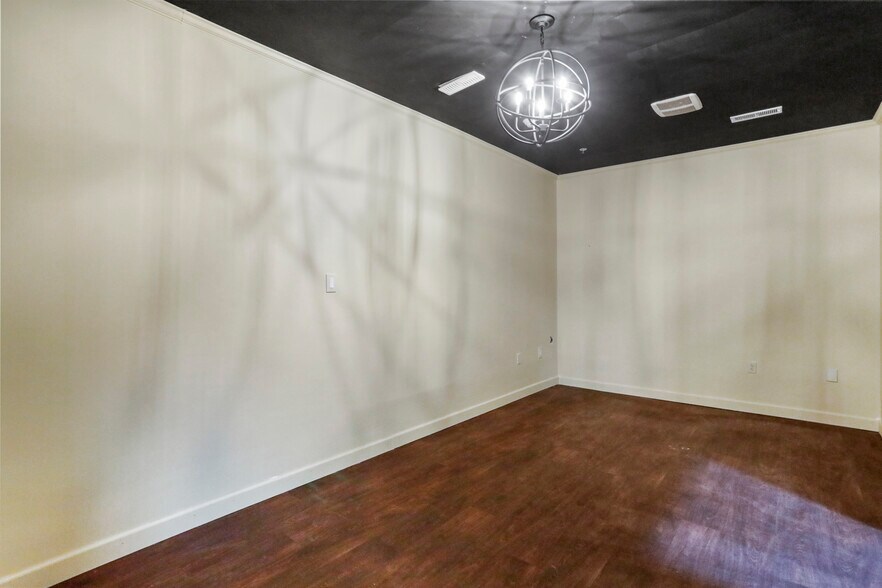 More Photos Of 18-20 W Washington St, Hagerstown Office For Lease