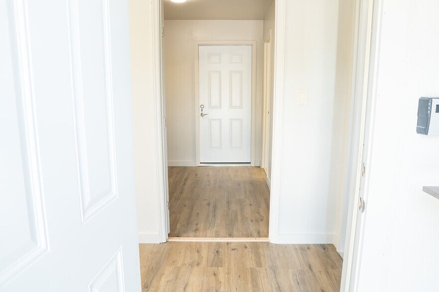 More Photos Of 1433 W Meeting St, Lancaster Self Storage For Lease