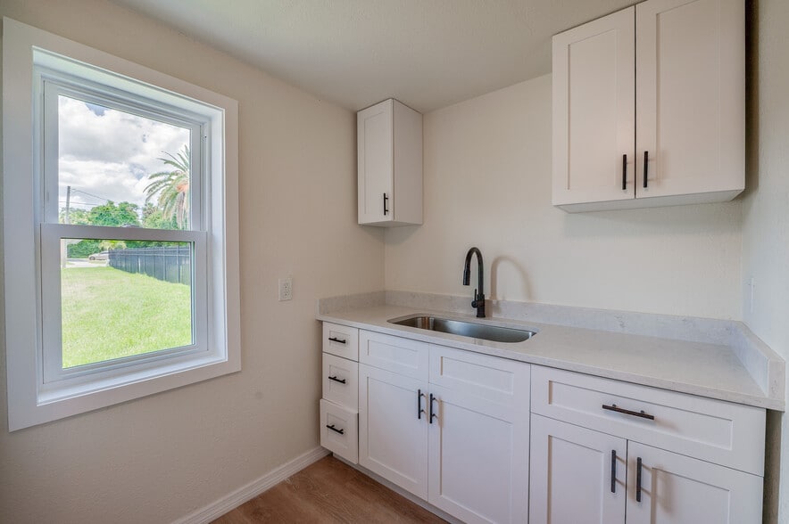 More Photos Of 259 Jefferson St, Daytona Beach Multifamily For Sale