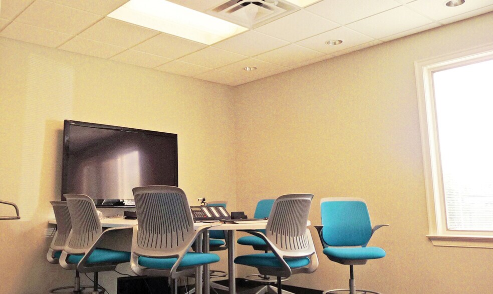 More Photos Of 641-651 Oakleaf Office Ln, Memphis Loft Creative Space For Sale