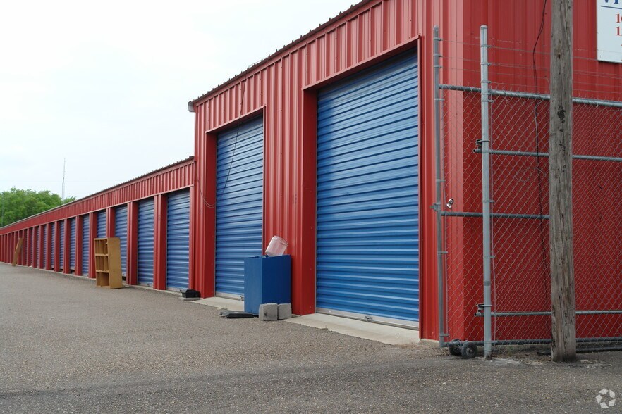 More Photos Of 1801 N Conway Ave, Mission Self Storage For Sale