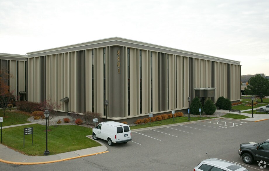 More Photos Of 8401 Wayzata Blvd, Golden Valley Office For Lease