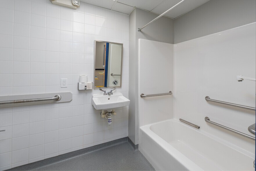 More Photos Of 411 Commerce Ln, West Berlin Industrial For Sale