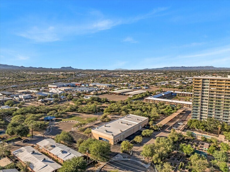 More Photos Of 1401 N Bailey Ln, Tucson Showroom For Sale