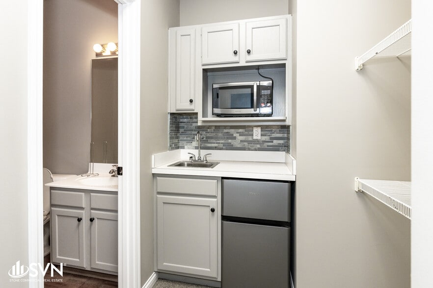 More Photos Of 513 Darby Creek Rd, Lexington Office For Sale
