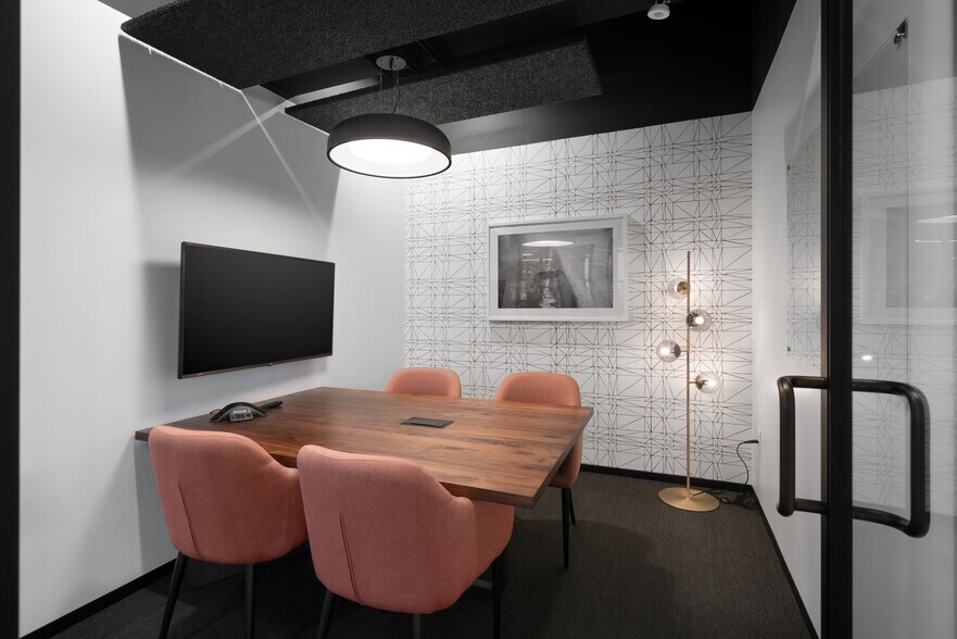 More Photos Of 873-875 N High St, Columbus Office For Lease