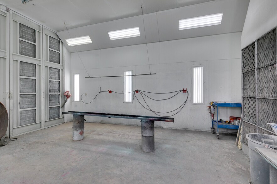 More Photos Of 3850 Pioneer Ave, Las Vegas Showroom For Sale