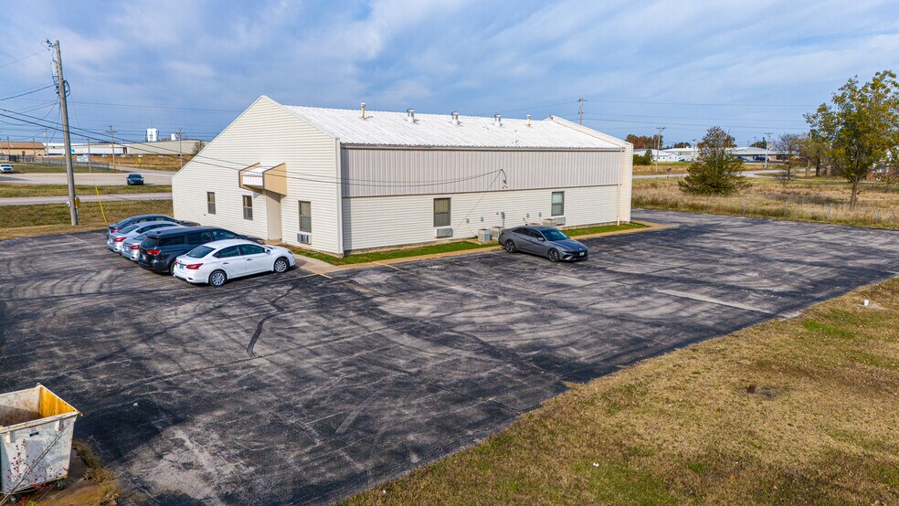 More Photos Of 3802 S Santa Fe Ave, Chanute Medical For Sale