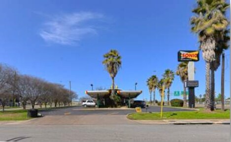 More Photos Of 1611 S General McMullen Dr, San Antonio Fast Food For Sale