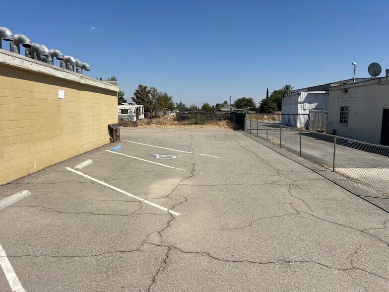 More Photos Of 2200 S Chester Ave, Bakersfield Freestanding For Sale