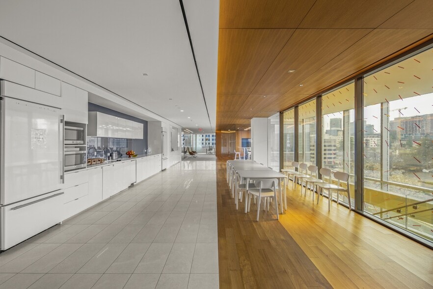 More Photos Of 7940 Jones Branch Dr, McLean Office For Lease