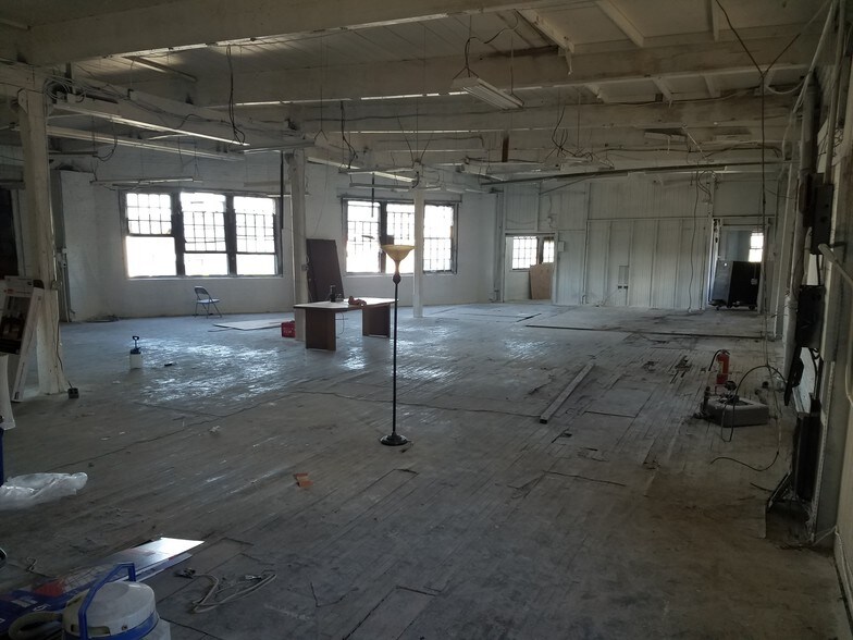 More Photos Of 60 Dickerson St, Newark Light Manufacturing For Lease