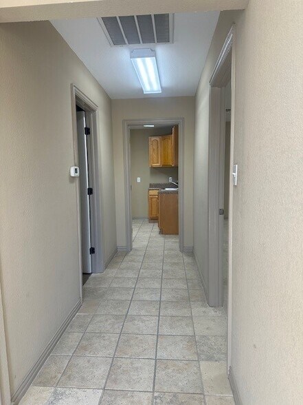 More Photos Of 2703 Marshall St, Fort Worth Warehouse For Sale