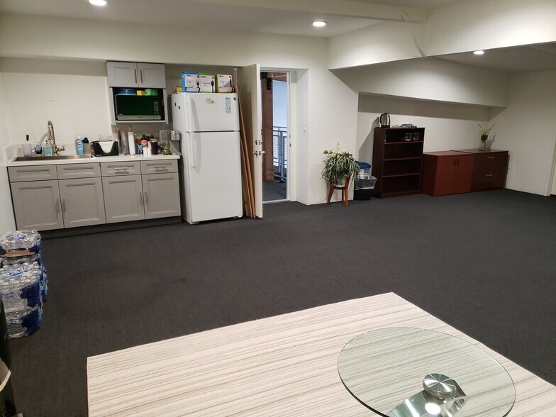 More Photos Of 7624 Varna Ave, North Hollywood Religious Facility For Lease