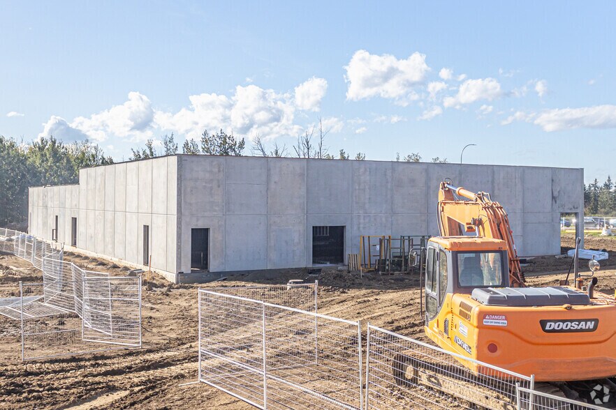 More Photos Of 730 Parkland Hwy, Stony Plain Unknown For Lease