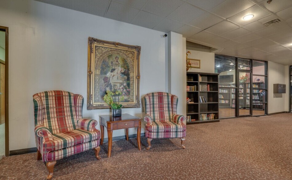 More Photos Of 1130 W Trinity Mills Rd, Carrollton General Retail For Sale