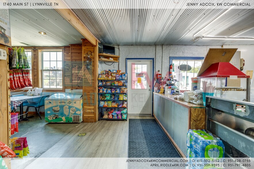 More Photos Of 1740 Main St, Lynnville General Retail For Sale