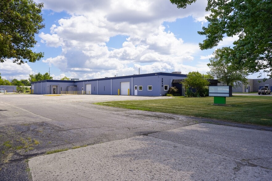 Primary Photo Of 2010 Lakeview Dr, Fort Wayne Warehouse For Lease