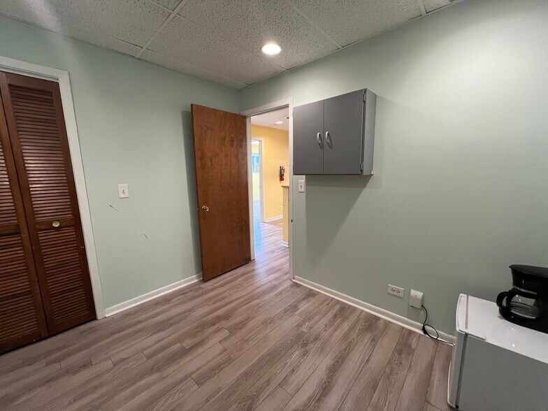More Photos Of 5133 Washington St, Downers Grove Apartments For Lease