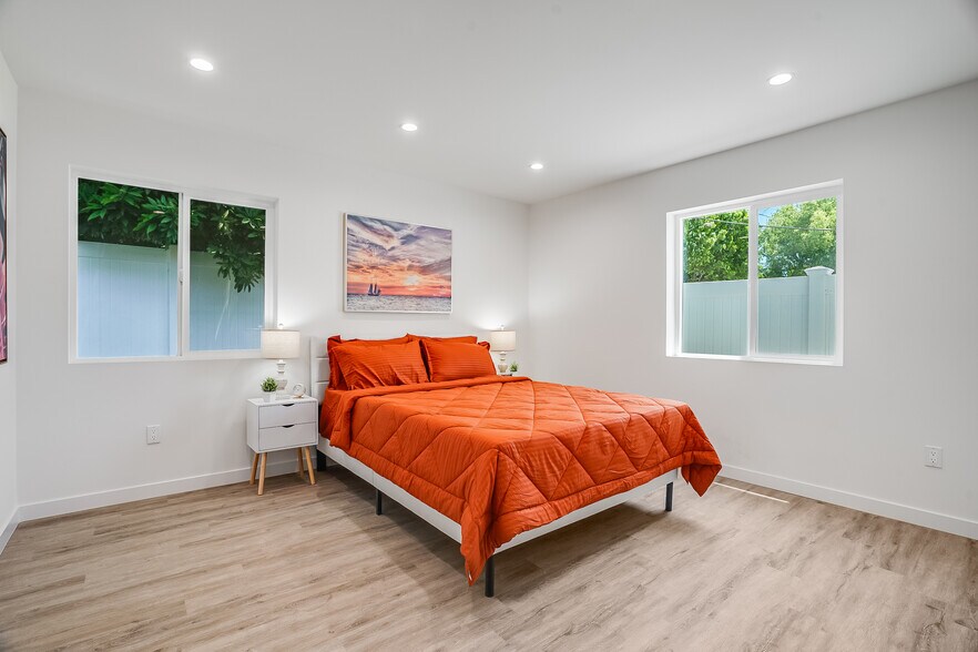 More Photos Of 7008 Encino Ave, Van Nuys Apartments For Sale