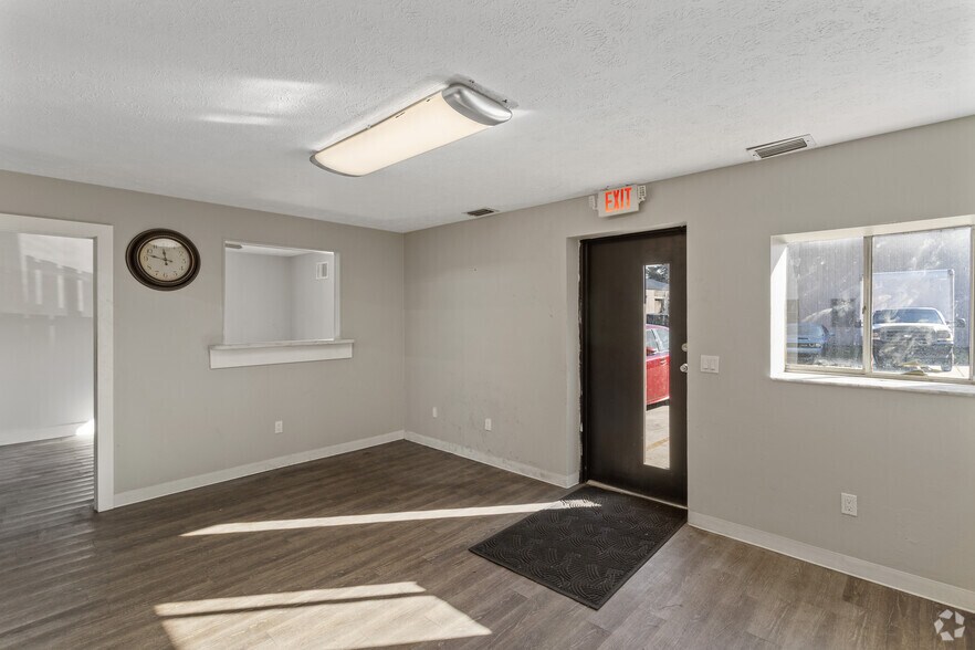 More Photos Of 1566 SE South Niemeyer Cir, Port Saint Lucie Warehouse For Sale