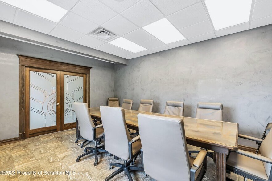 More Photos Of 7 Oakwood Dr, Scranton Storefront Retail Office For Sale