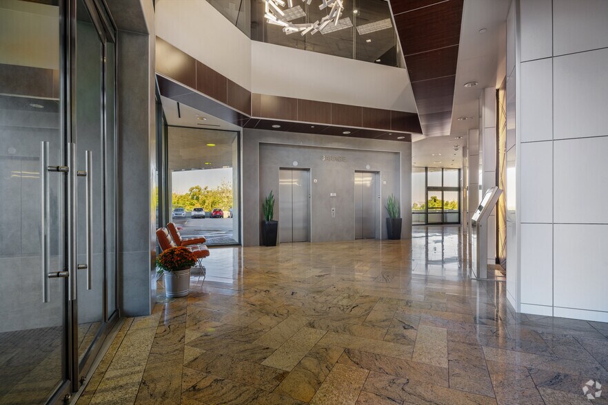 More Photos Of 8122 Datapoint Dr, San Antonio Office For Lease