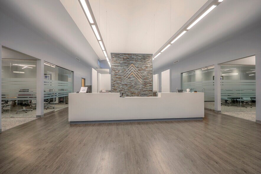 More Photos Of 5821 NW 72nd St, Kansas City Office For Lease
