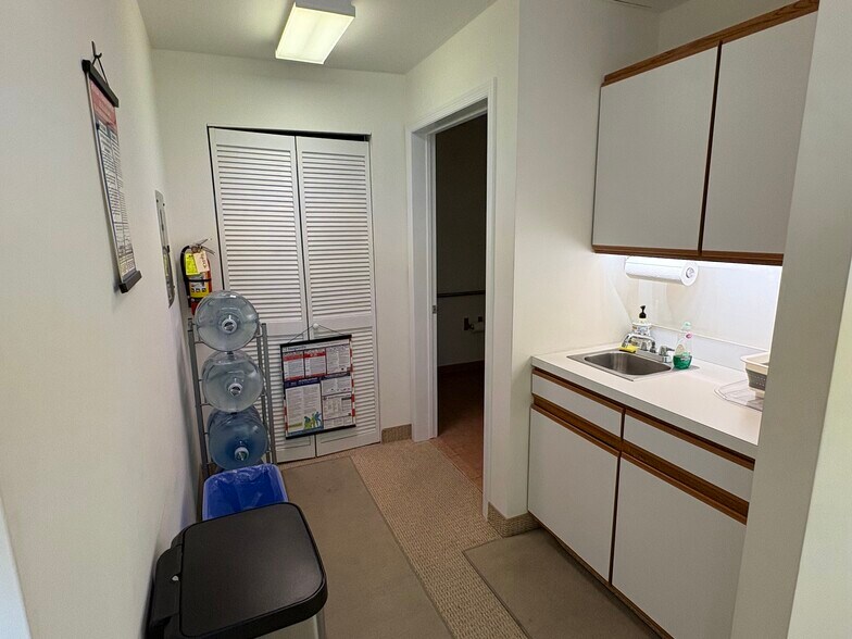 More Photos Of 1 Bethany Rd, Hazlet Office For Sale