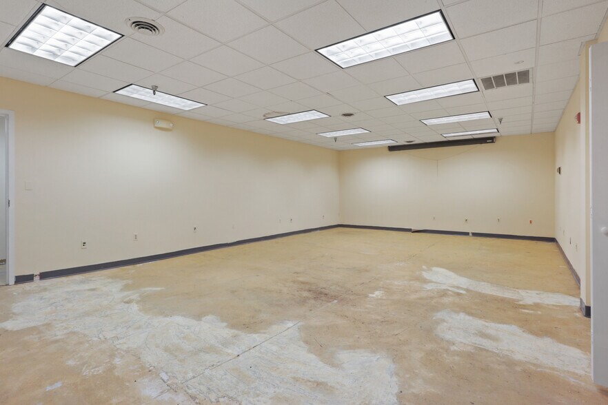 More Photos Of 339 Buschs Frontage Rd, Annapolis Medical For Lease