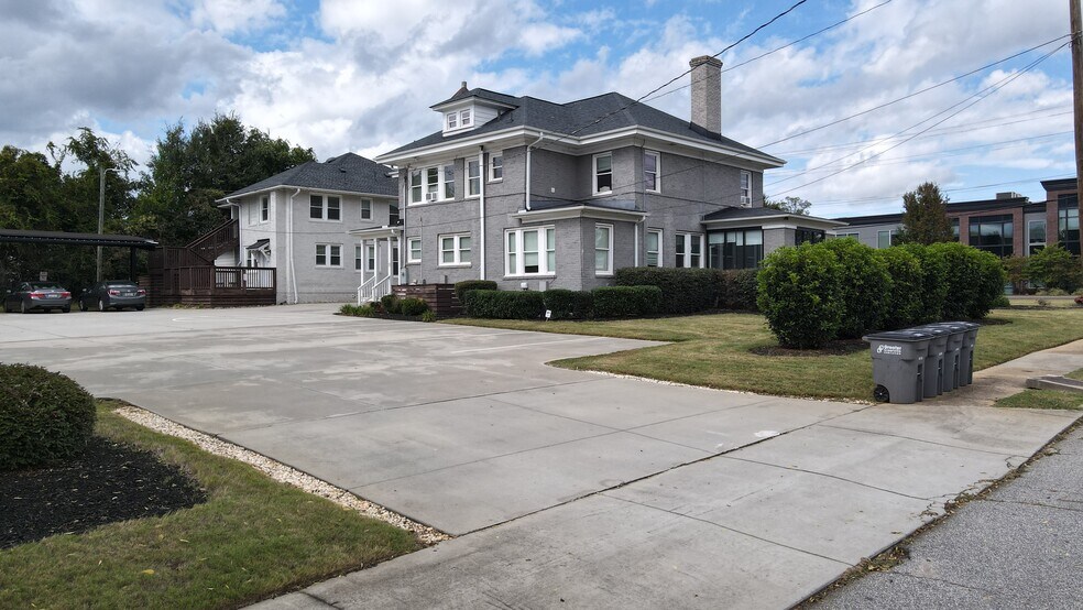 More Photos Of 903 Pendleton St, Greenville Medical For Lease