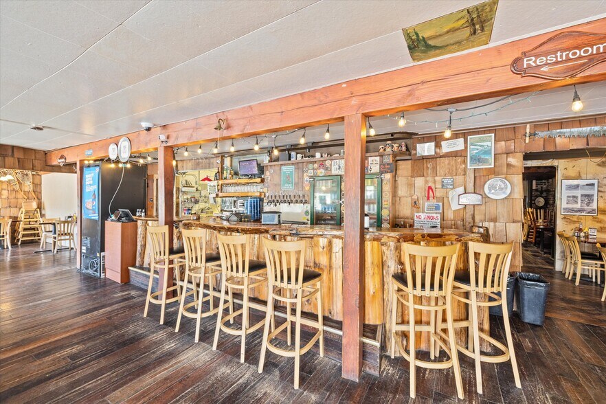 More Photos Of 500 Wanapa, Cascade Locks Restaurant For Sale