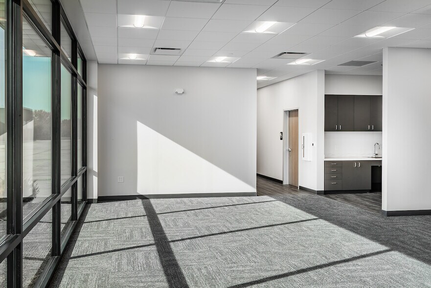 More Photos Of 1501 N Mayhill Rd, Denton Distribution For Lease