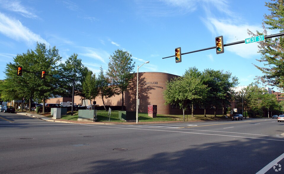 More Photos Of 1400 Duke St, Alexandria General Retail For Lease